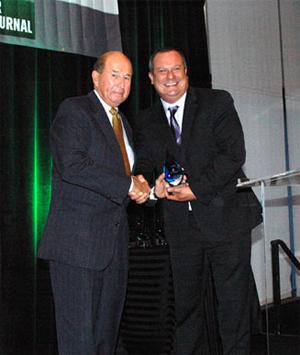 CU Denver Chancellor Jerry Wartgow receives a Denver Business Journal Legacy Award from DBJ President and Publisher Pete Casillas.