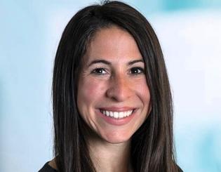 Dyess receives M. Douglas Jones Junior Faculty Educator Award 