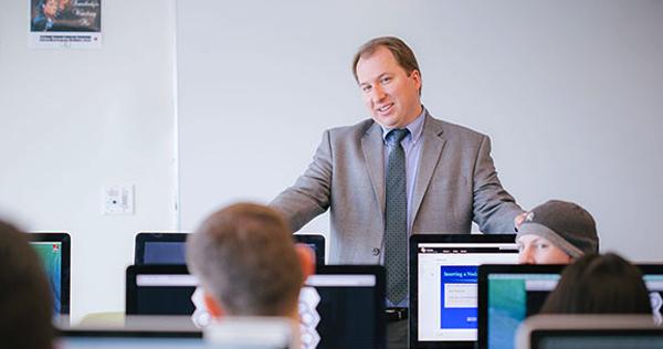 Instructor works nights for Secret Service | CU Connections