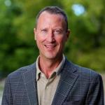 Leslie announces transition from leadership role 