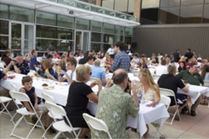Students and families enjoy to dinner on the University Center Upper Plaza.
