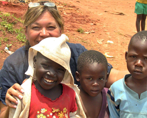 Margarita Bianco with kids in the Katanga slum in Uganda.