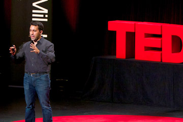 CU Denver’s Dan Connors, director of the computer engineering program, speaks about computer vision to an intent audience at TEDxMileHigh.)
